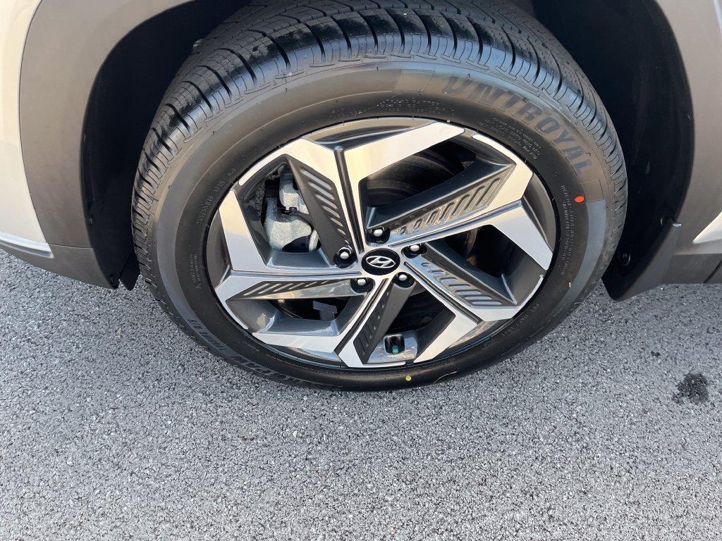 Used 2023 Silver Hyundai SEL image 9