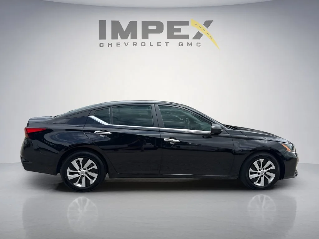 Used 2025 Black Nissan S image 6
