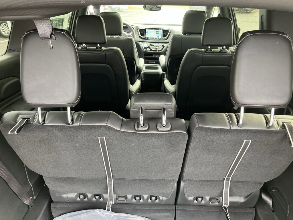 2026 Chrysler Pacifica Select - Photo 34