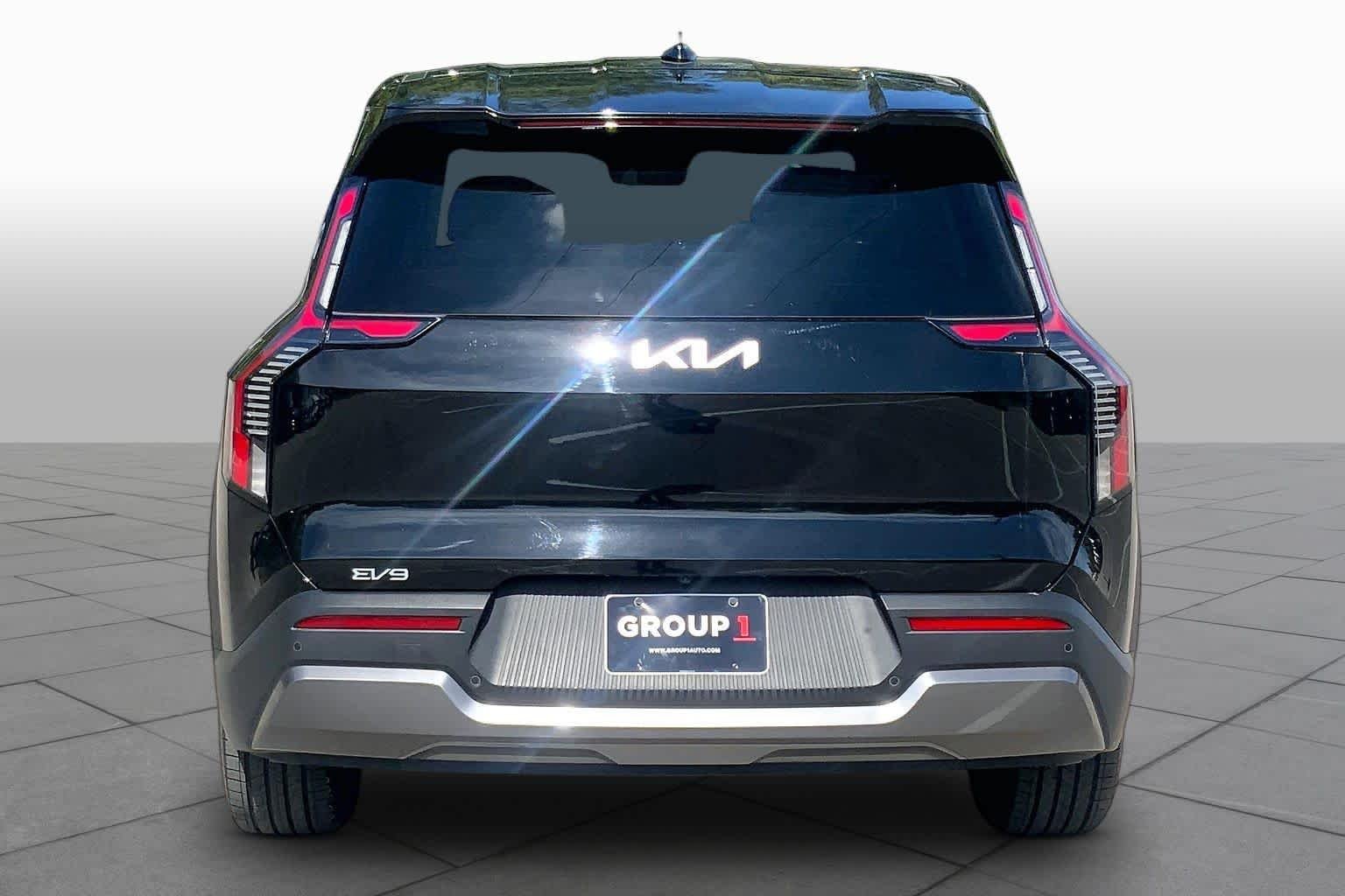 Certified Used 2024 Aurora Black Pearl Kia Light Long Range image 4