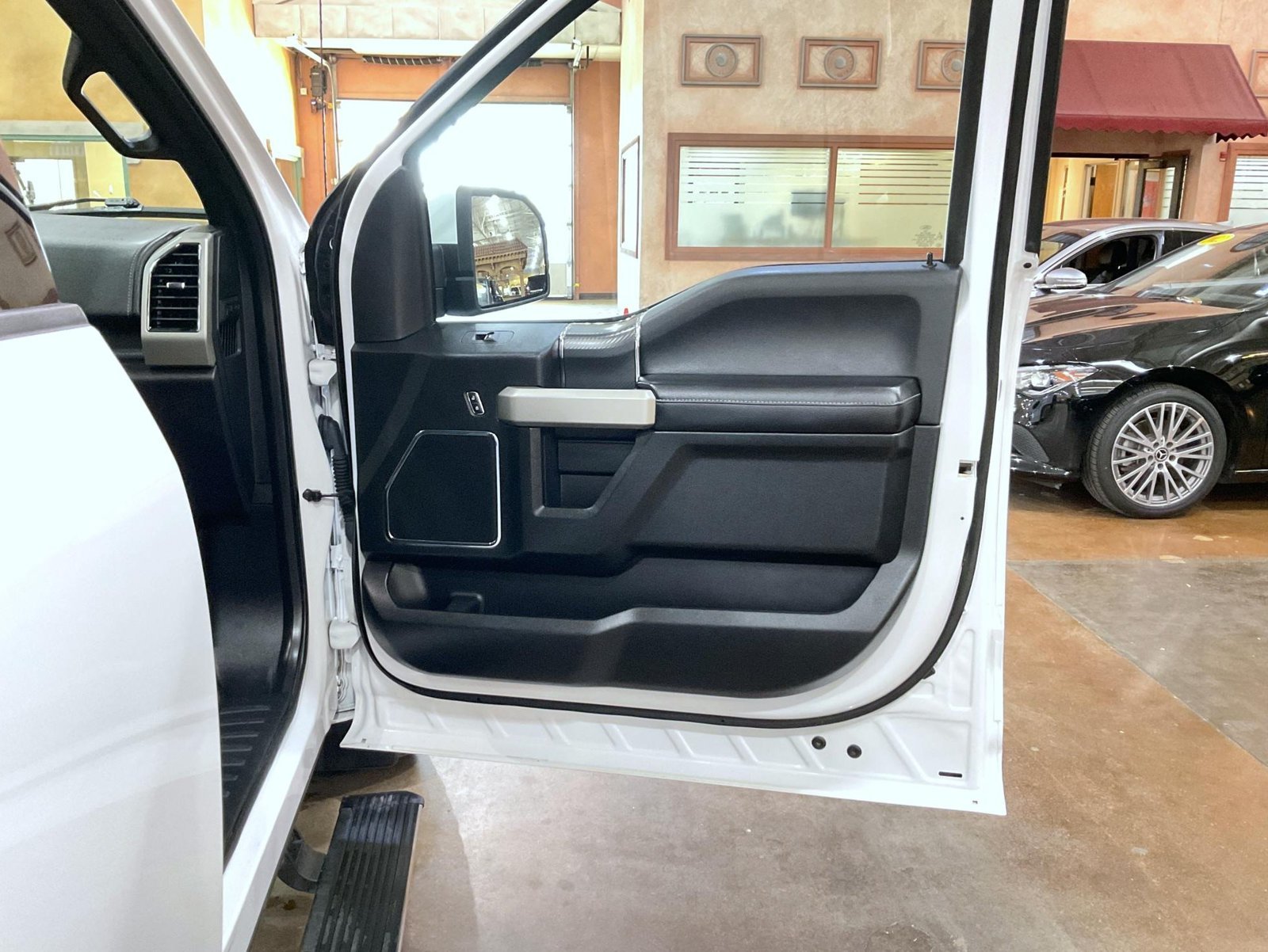 Used 2018 White Ford Lariat image 16