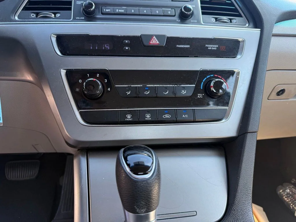 Used 2017 Silver Hyundai Base image 15