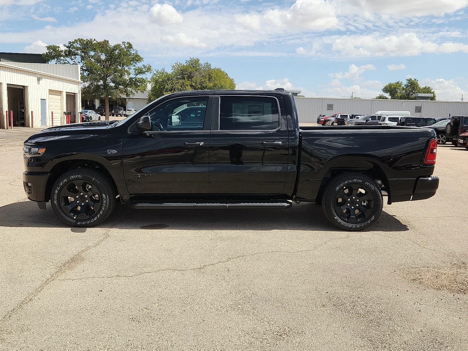 New 2027 Diamond Black Crystal Pearl-Coat  Paint Ram EXPRESS CREW CAB 4X4 5