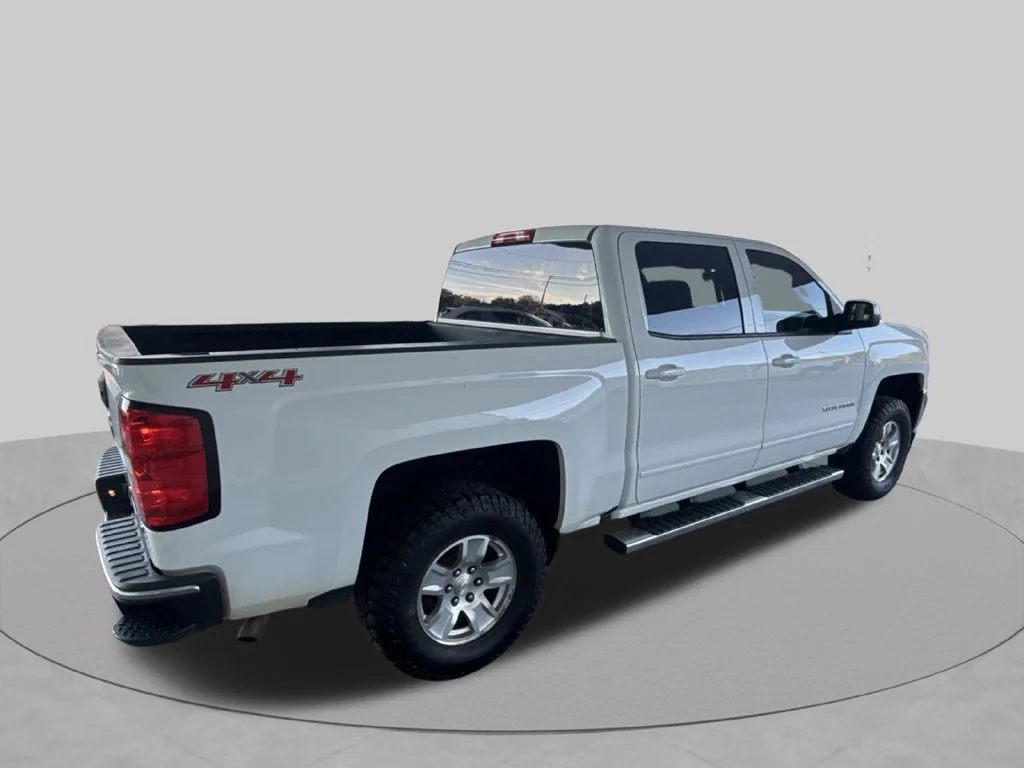 Used 2017 SUMMIT WHITE Chevrolet LT image 10