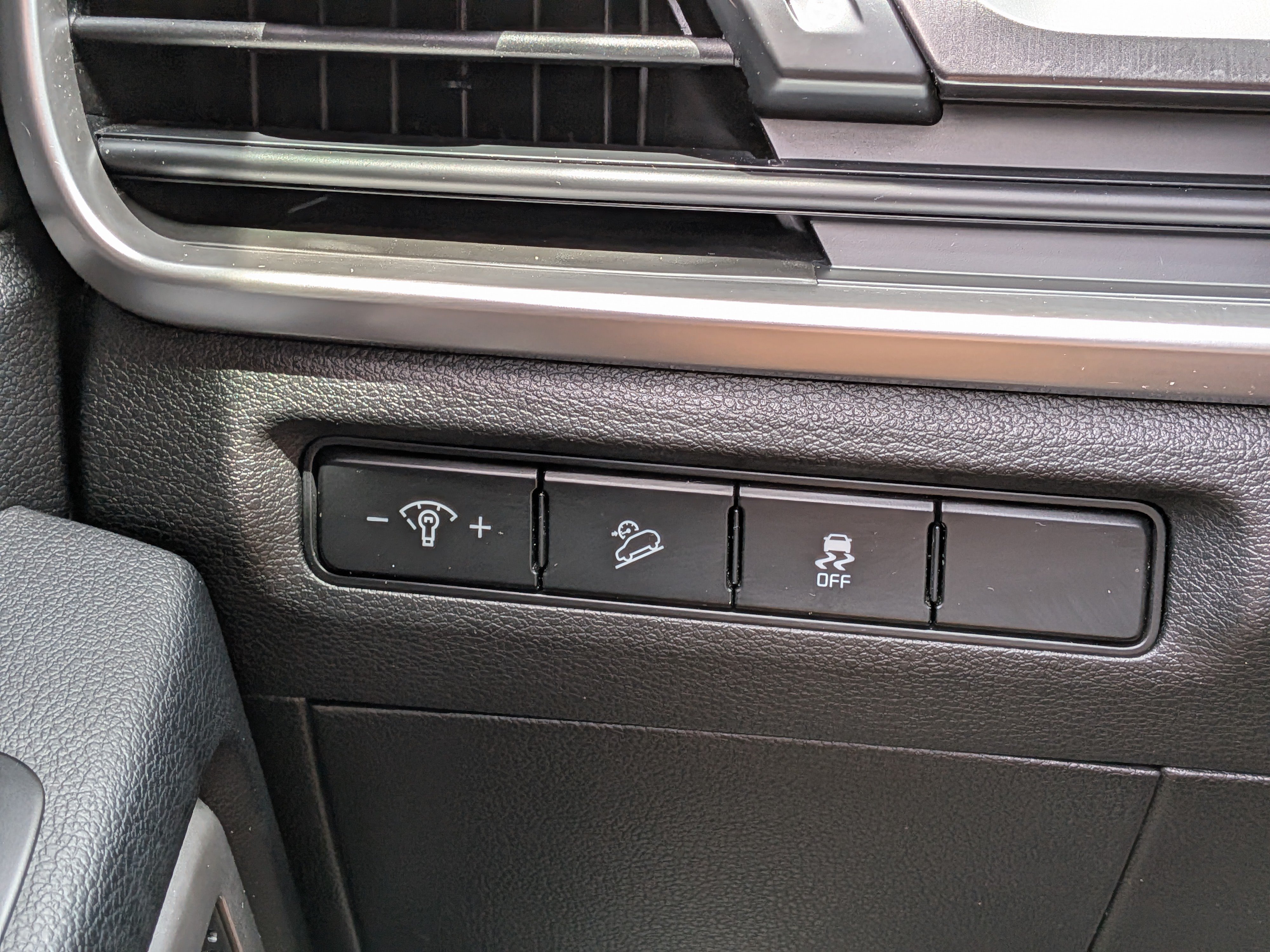Used 2023 Glacial White Pearl Kia S image 24