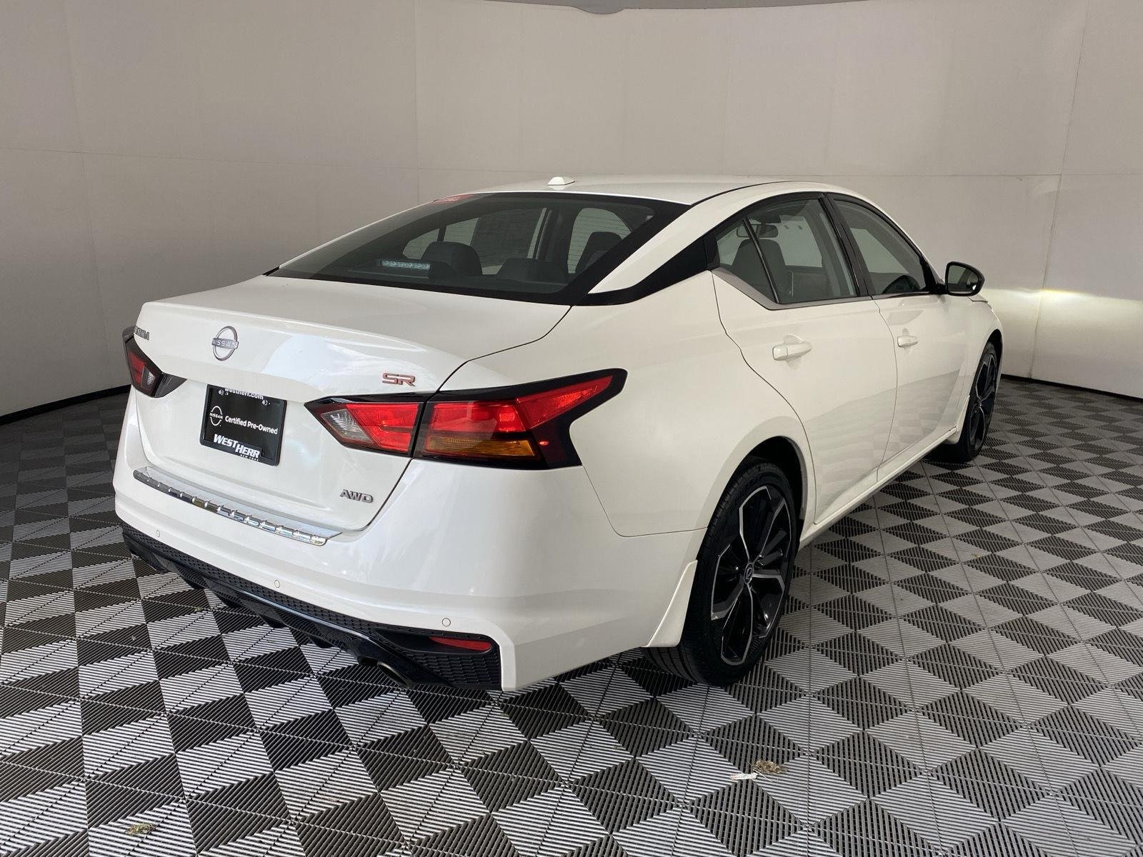 Used 2023 Pearl White Tricoat Nissan 2.5 SR image 8
