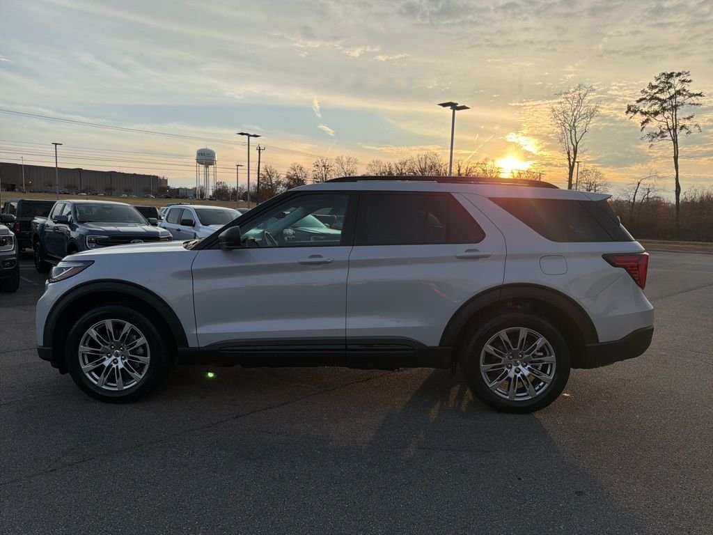 View vehicle photo 6