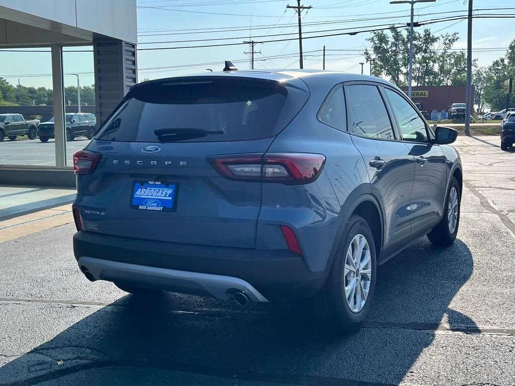 Used 2025 Vapor Blue Ford Active image 4