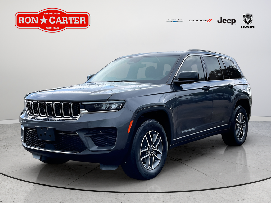 Used 2025 SELECT Jeep Laredo X image 3