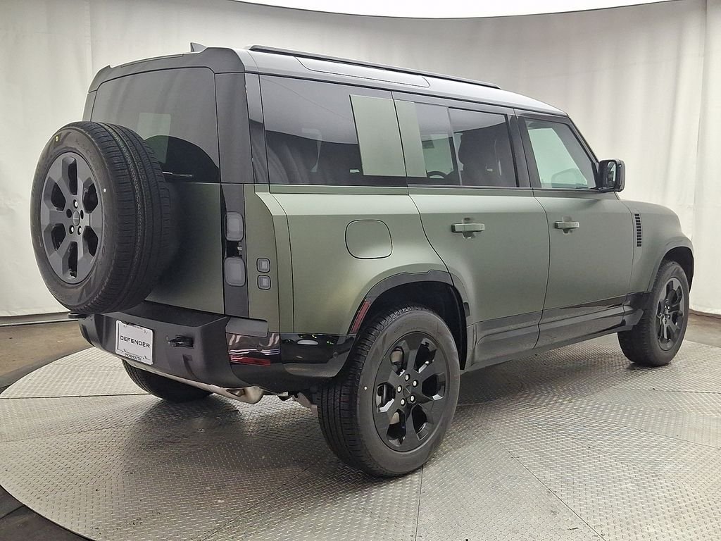 New 2026 Woolstone Green Land Rover X-Dynamic SE image 3
