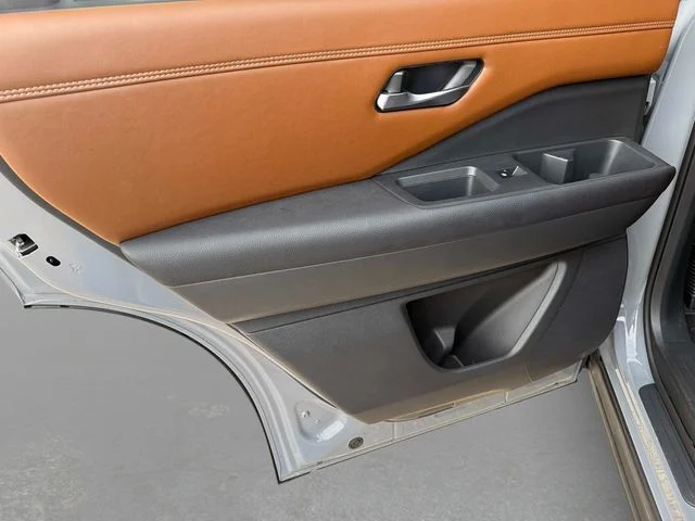 Used 2023 Gray Nissan Platinum image 12