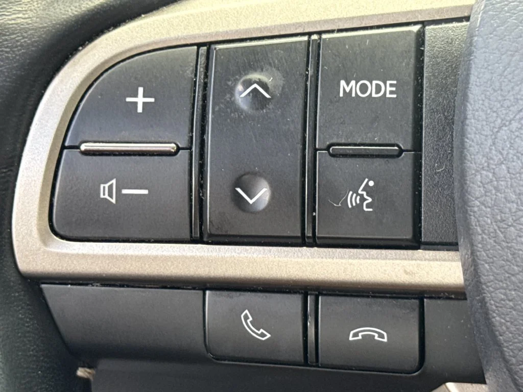 Used 2022 White Lexus 350L image 24