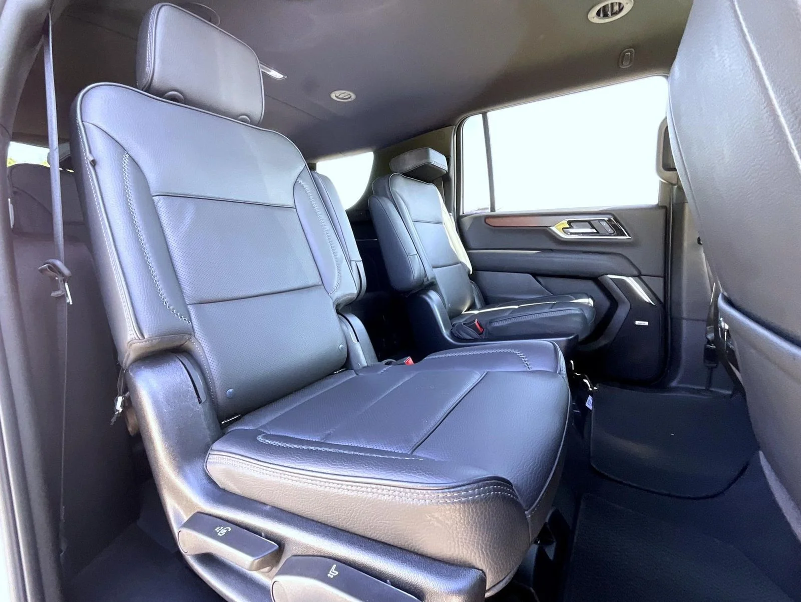 Used 2025 White GMC Denali image 18