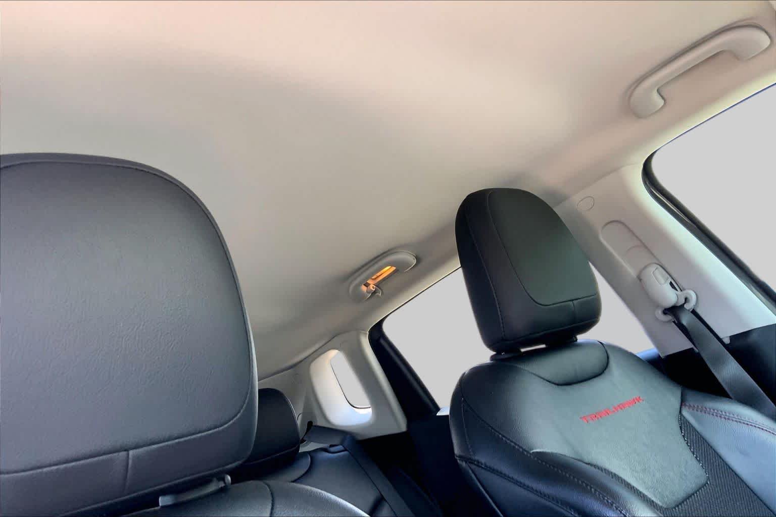 Used 2020 Sting-Gray Clearcoat Jeep Trailhawk image 14