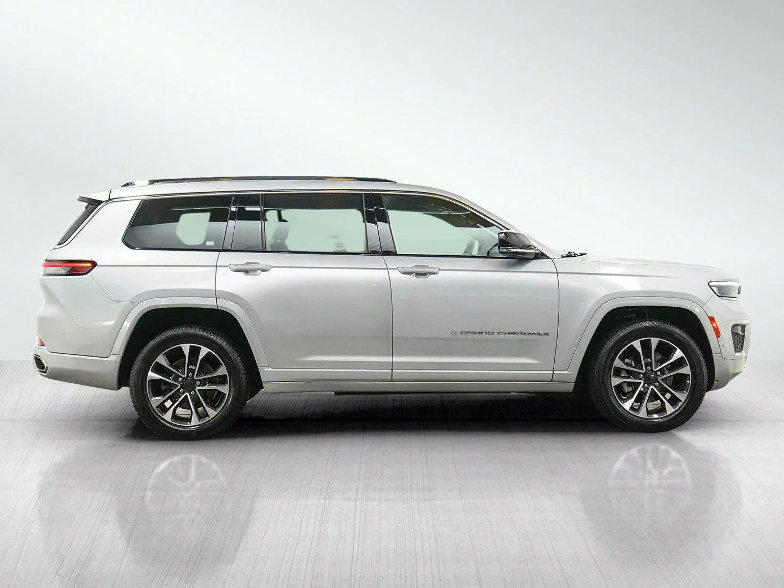 Used 2021 Silver Zynith Jeep Overland image 7