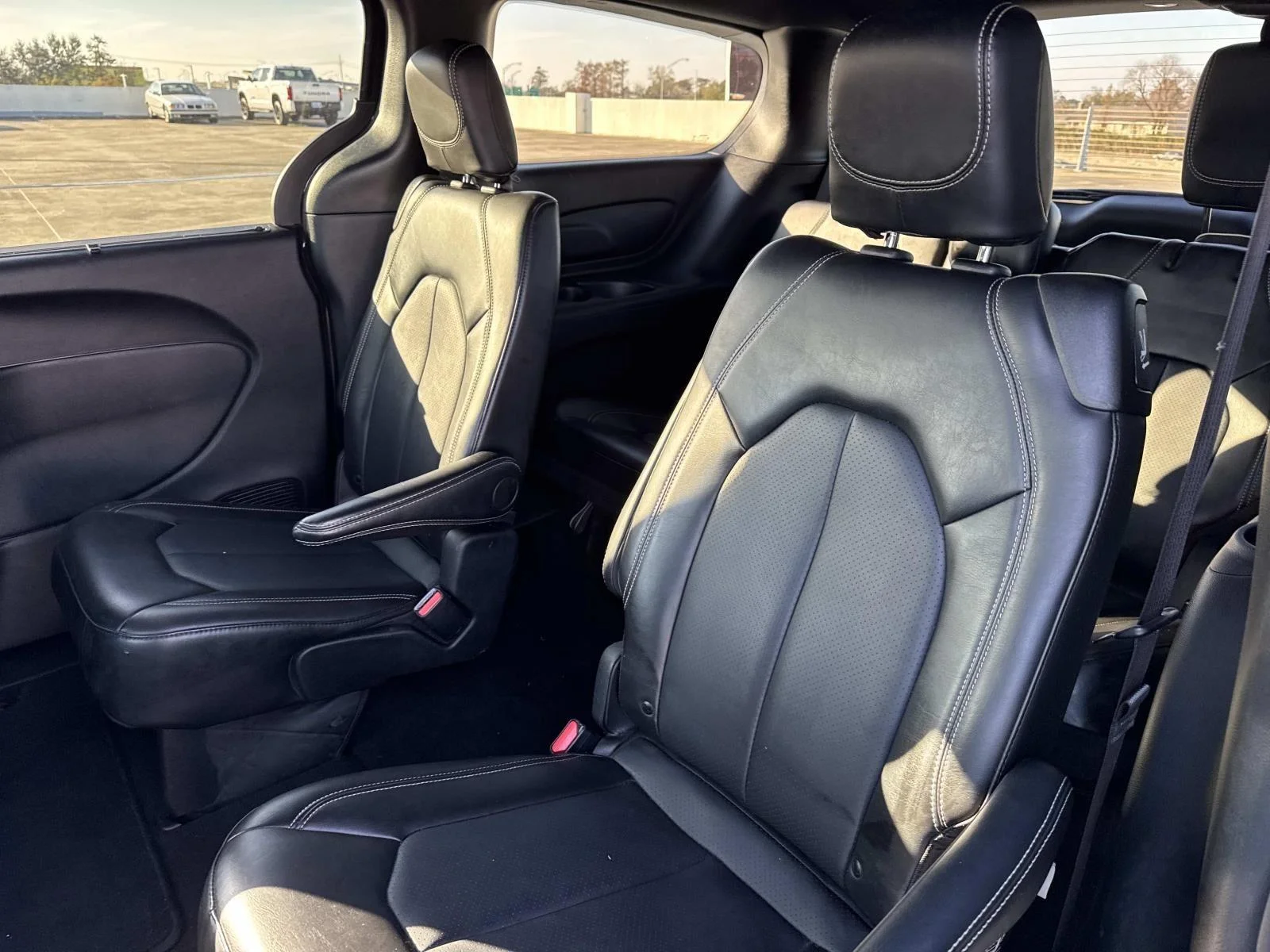 2025 Chrysler Pacifica Select - Photo 15