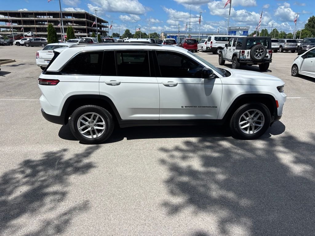Used 2023 White Jeep Laredo image 6
