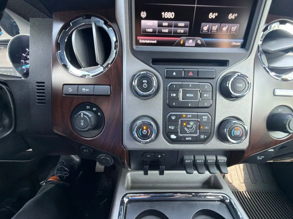 Used 2015 White Ford Lariat image 24