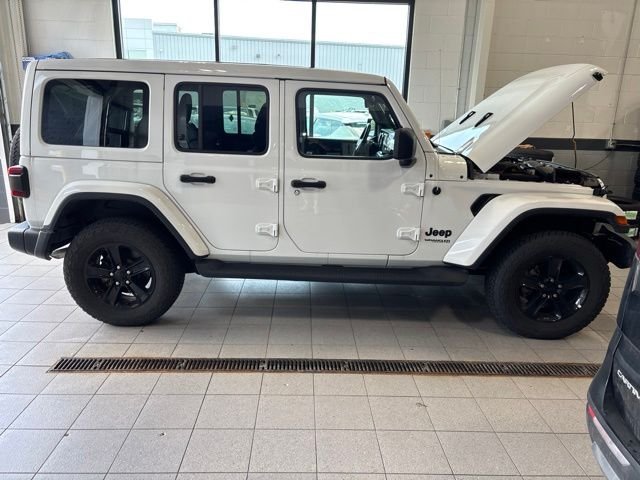 Used 2022 White Jeep Unlimited Sahara Altitude image 4