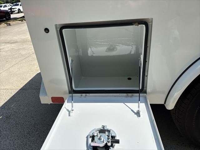 New 2026 Bright White Clear-Coat Exterior Paint RAM TRADESMAN Chassis Cab image 22
