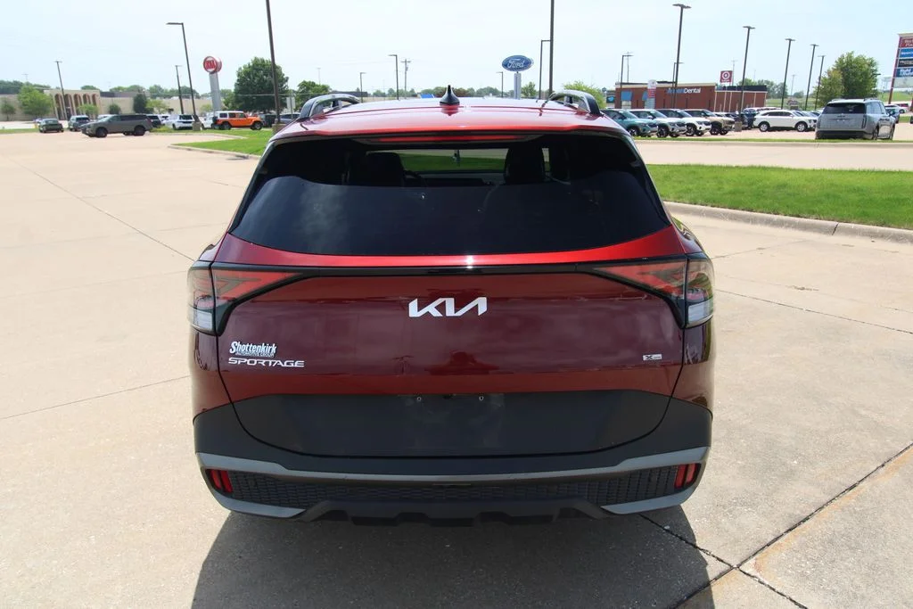 Used 2023 Red Kia X-Pro Prestige image 16