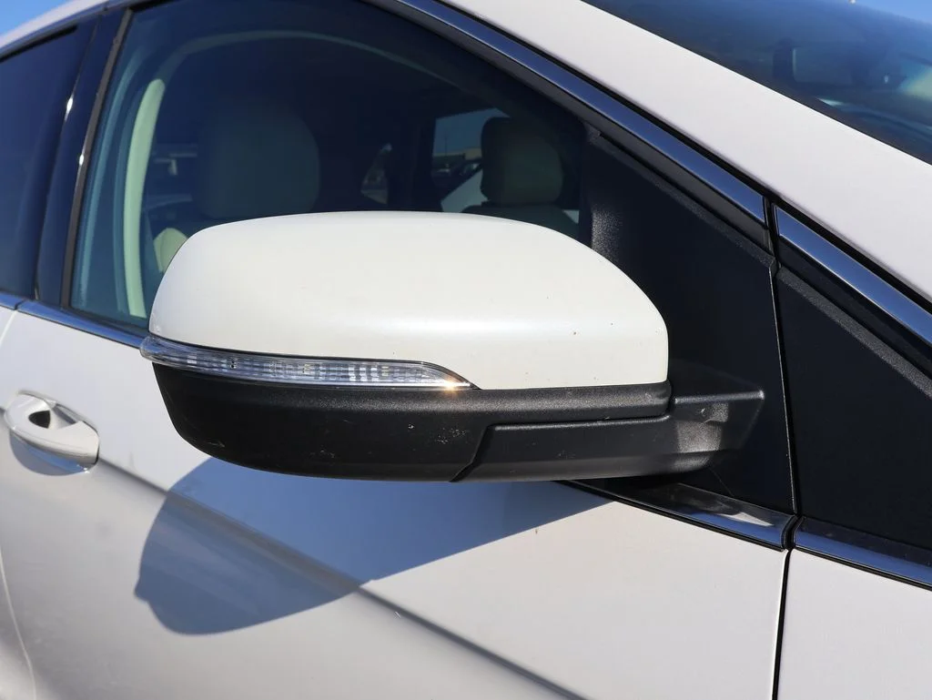 Used 2015 White Platinum Clearcoat Metallic Ford SEL image 17