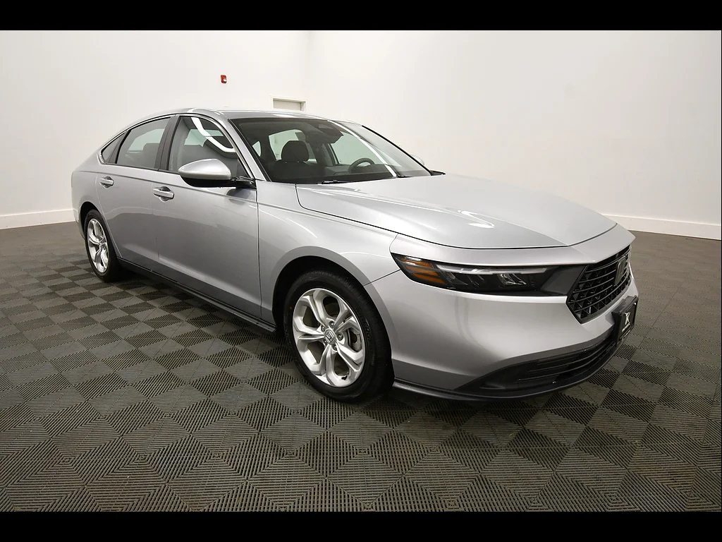 Used 2024 Solar Silver Metallic Honda LX image 10