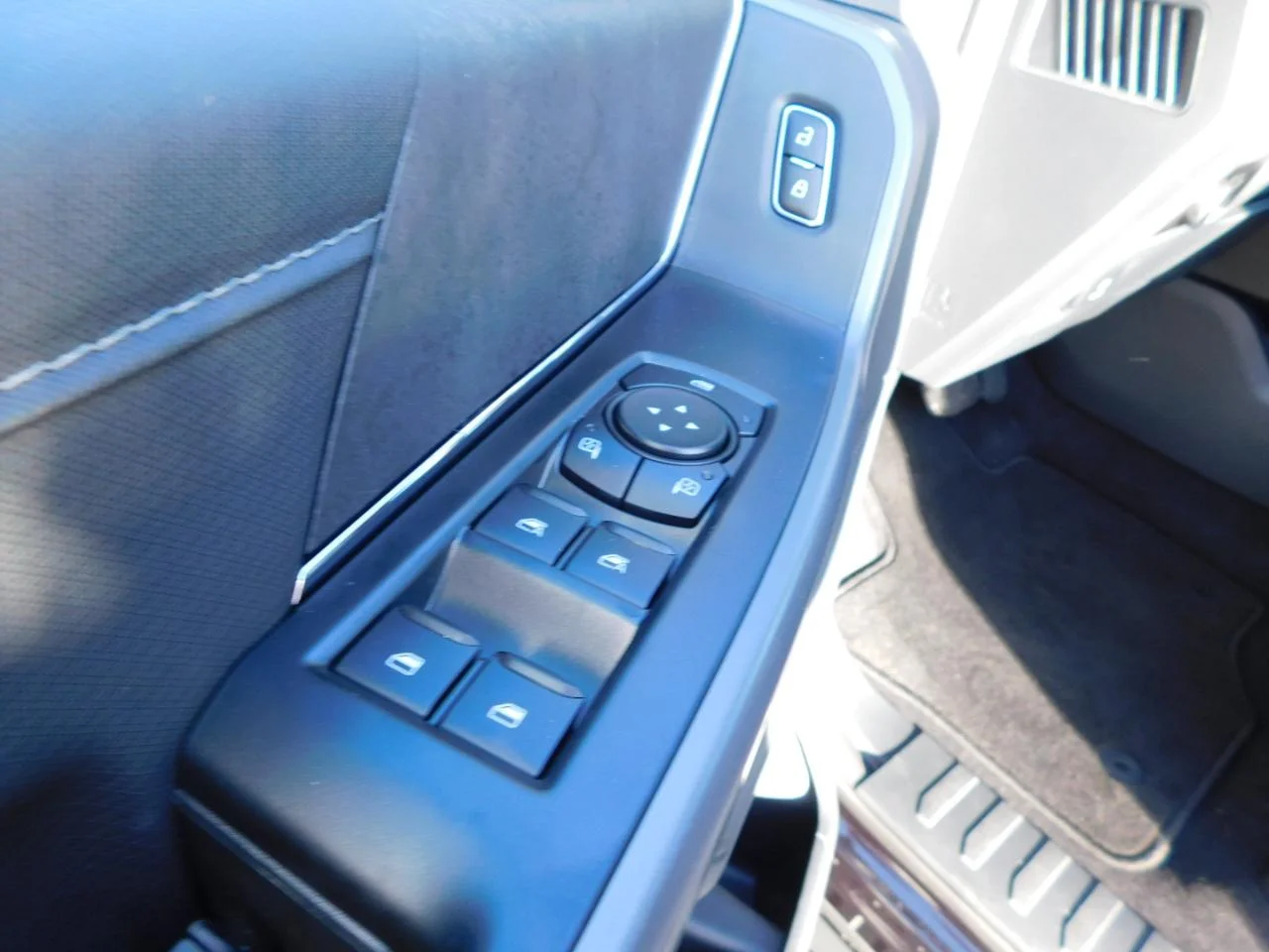 New 2026 Agate Black Metallic Ford XLT image 28
