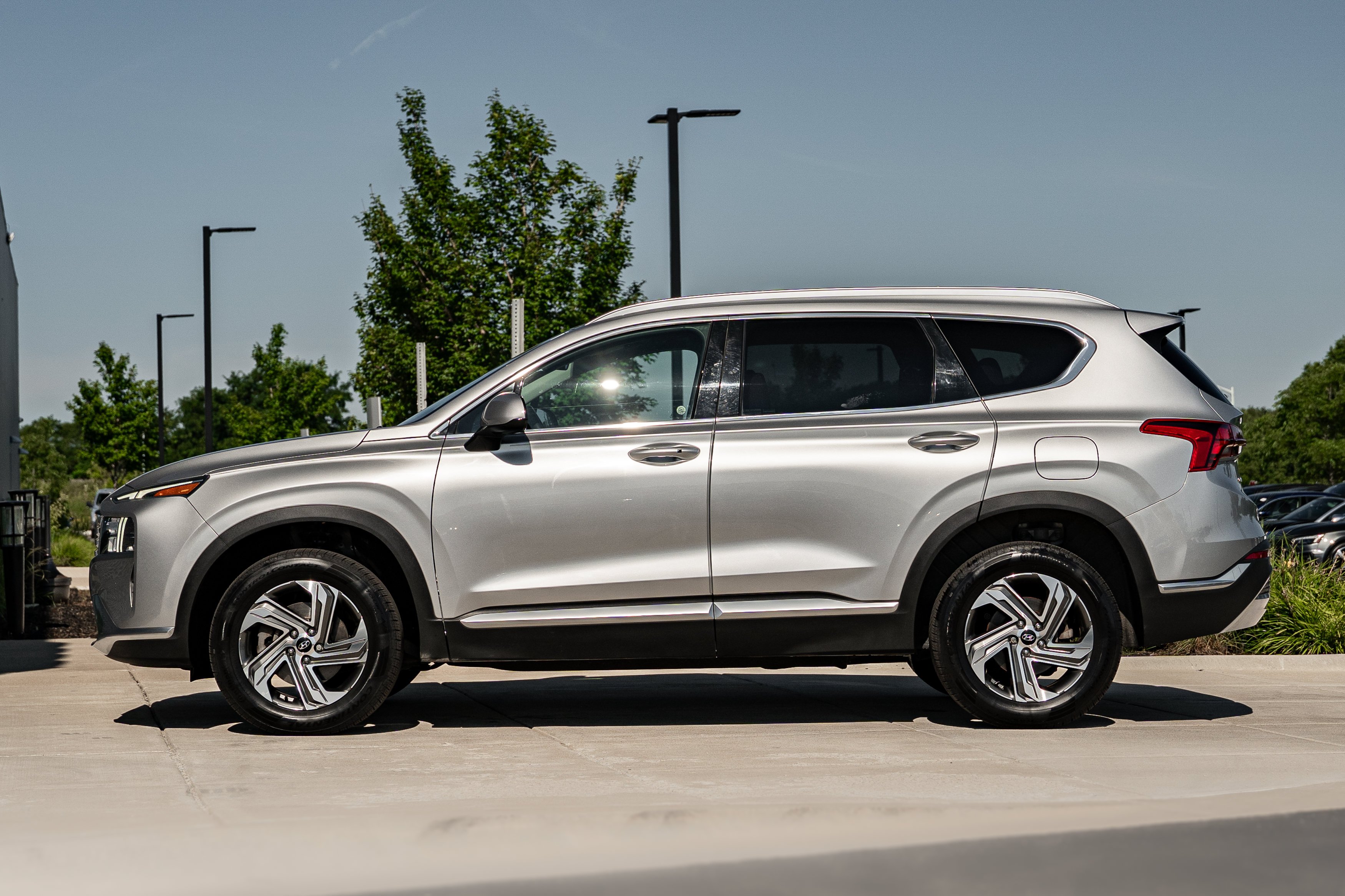 Used 2021 Shimmering Silver Hyundai SEL image 6