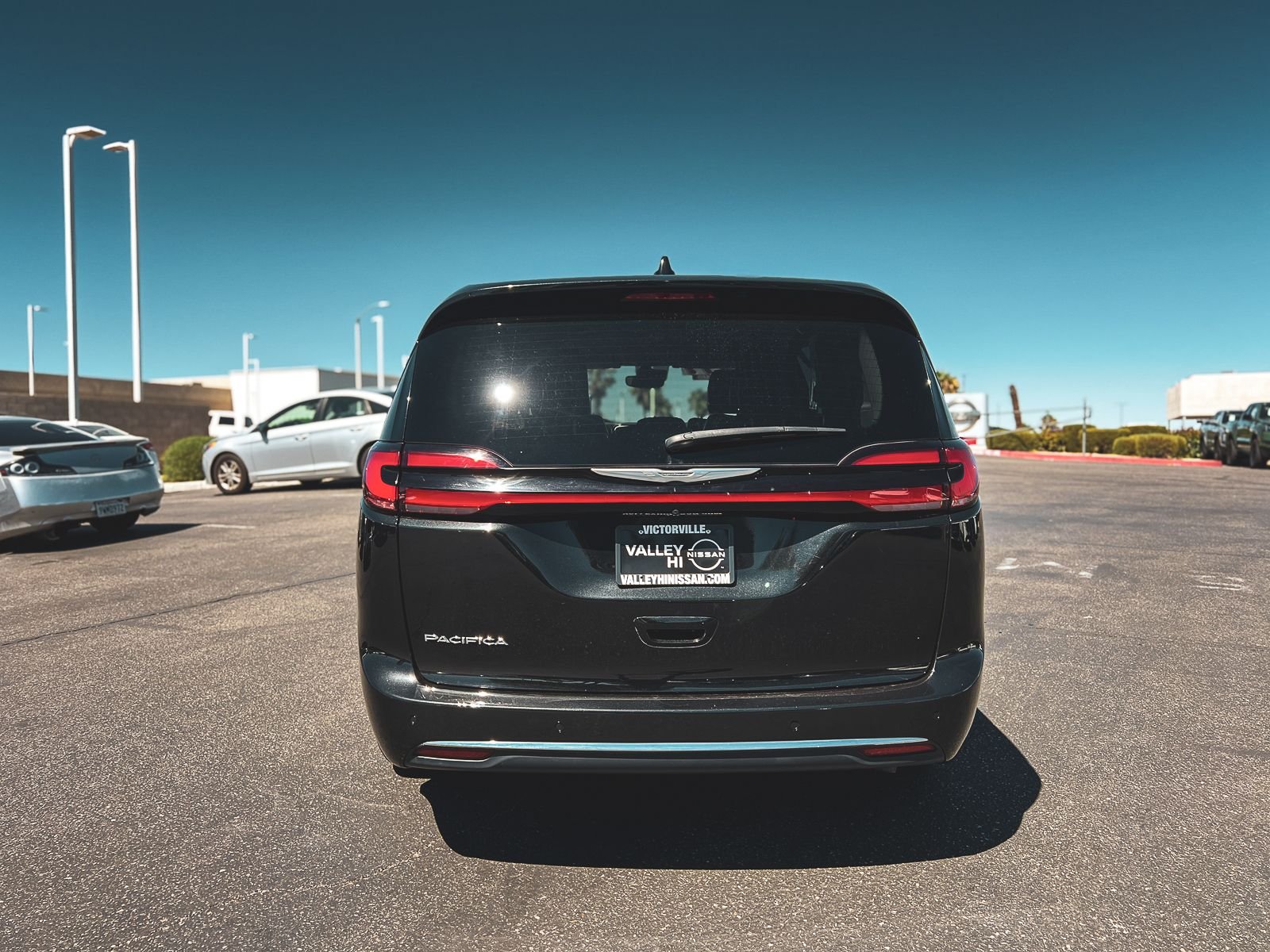 Used 2023 Black Chrysler Touring L image 6