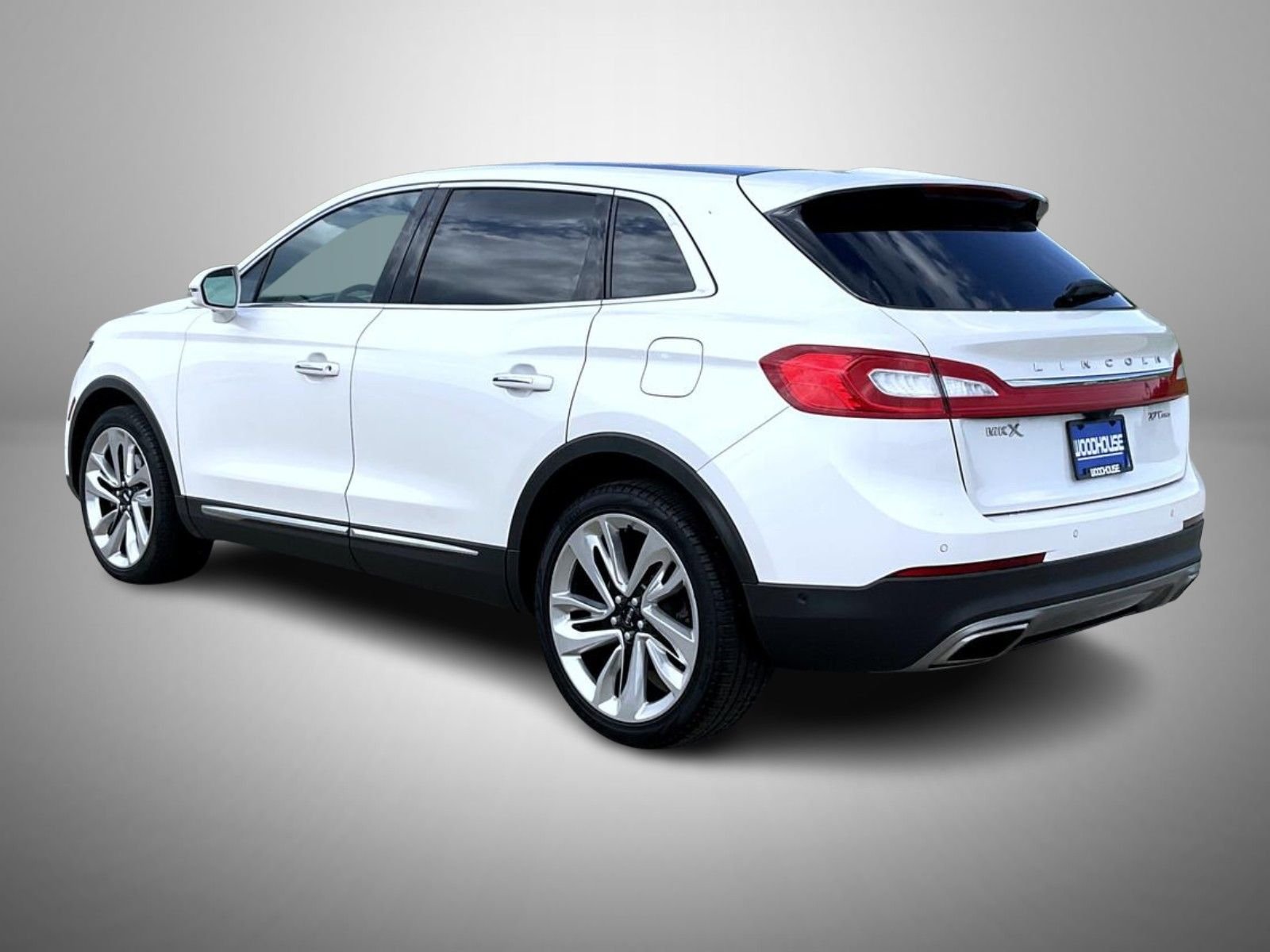 Used 2018 White Lincoln Reserve image 7