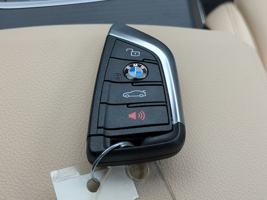 New 2026 Alpine White BMW 330i xDrive image 29
