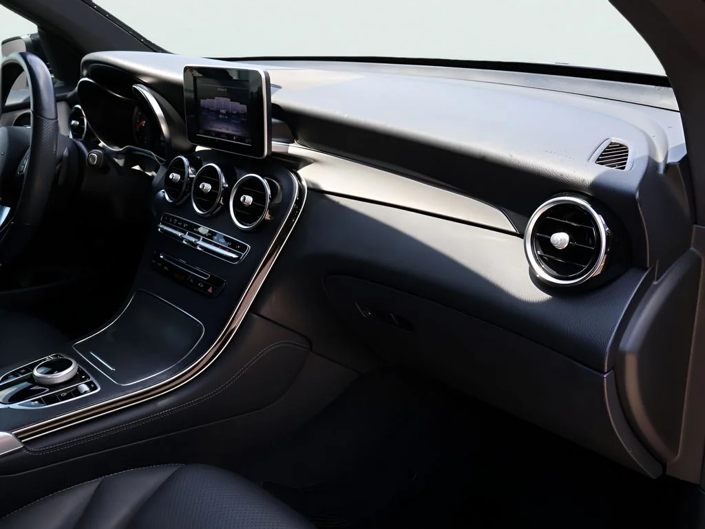 Used 2019 Black Mercedes-Benz GLC 300 image 9