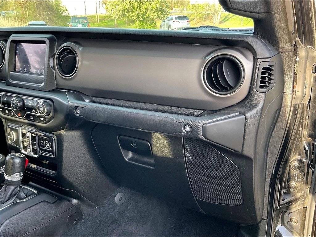 Used 2021 Black Jeep Sport image 13
