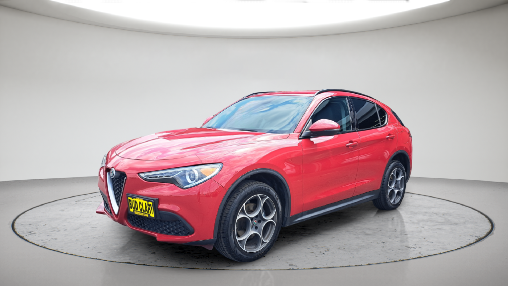 Used 2018 Red Alfa Romeo Base image 1