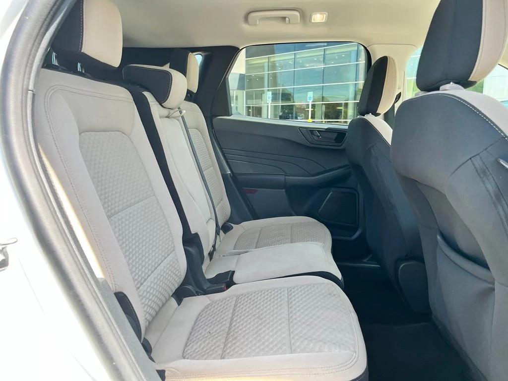 Used 2022 White Ford SE image 8
