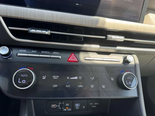 Used 2025 White Hyundai SEL image 30