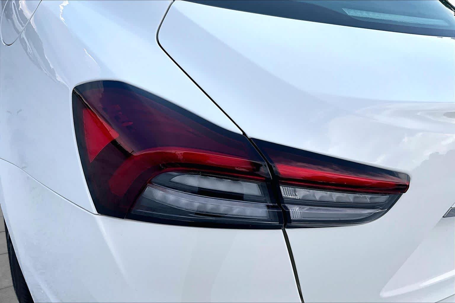 Used 2022 Bianco Maserati Modena image 28