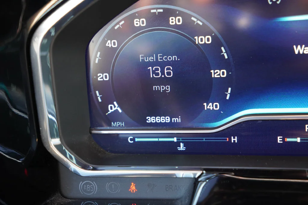 Used 2025 Summit White Chevrolet LT image 7