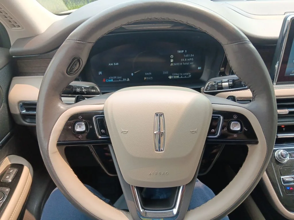 Used 2022 Pristine White Metallic Tri-Coat Lincoln Reserve image 17