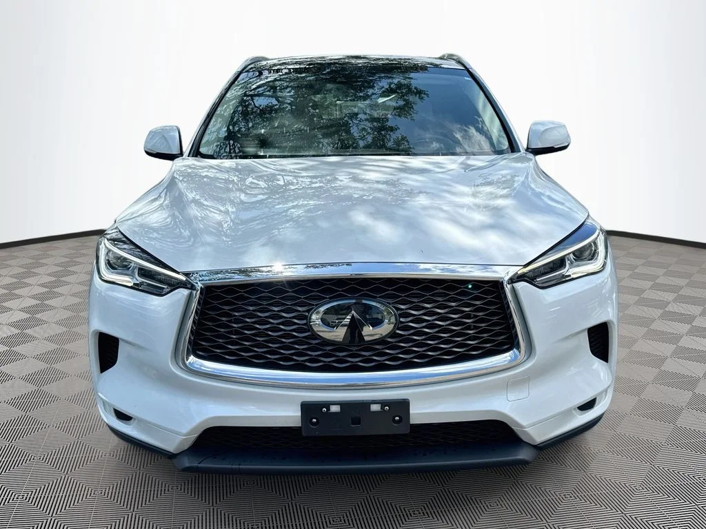 Certified Used 2023 White INFINITI LUXE image 2