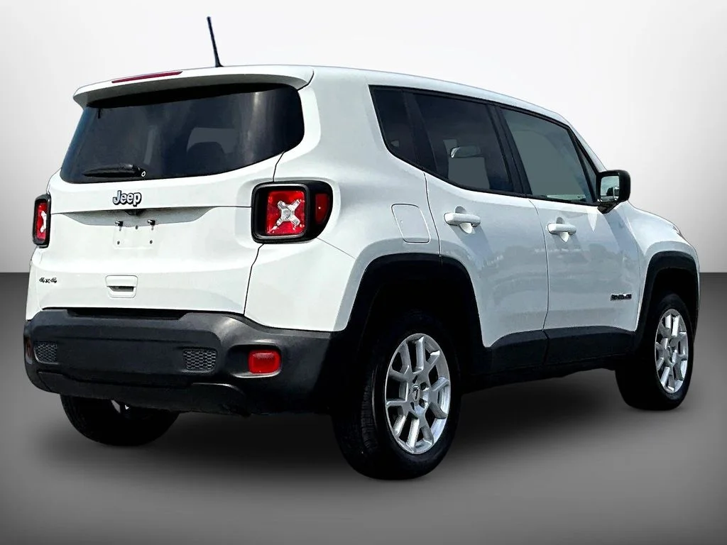 Used 2023 Alpine White Jeep Latitude image 6