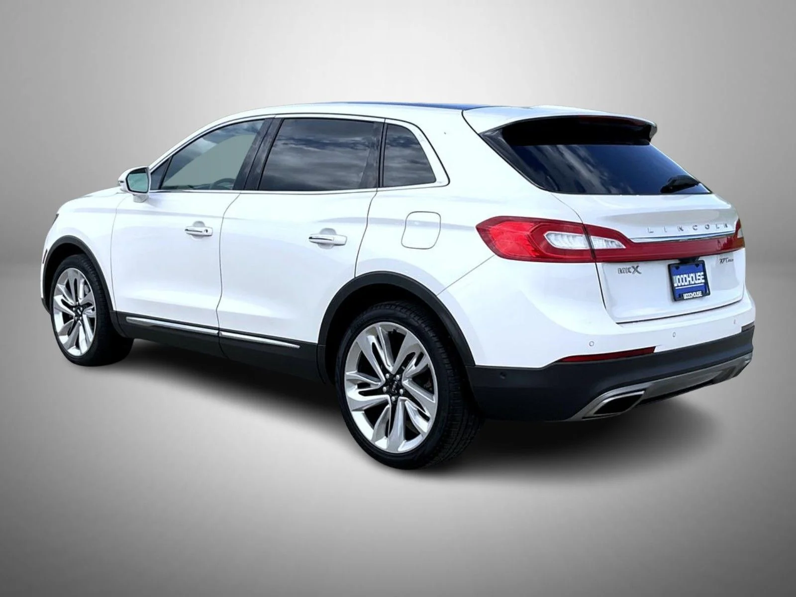 Used 2018 White Lincoln Reserve image 7