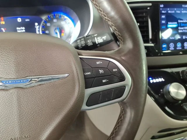 Used 2018 Red Chrysler Touring L Plus image 17