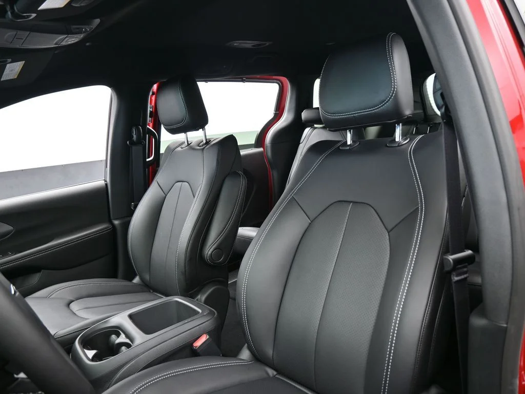New 2026 Red Hot Pearl-Coat Exterior Paint Chrysler Select image 10