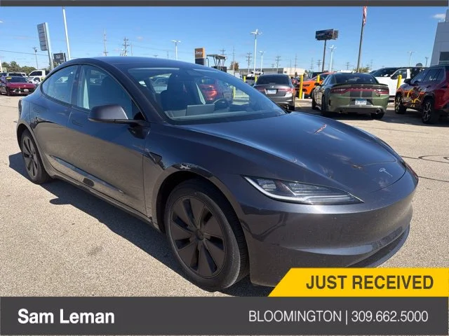 Used 2025  Tesla  image 1