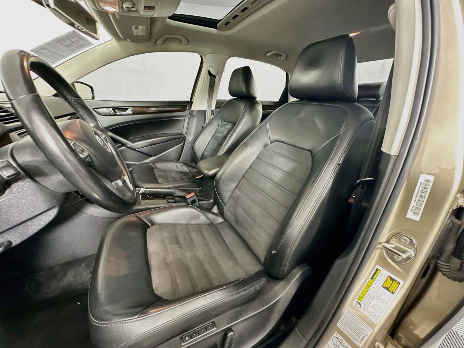 Used 2015 Titanium Volkswagen TDI SEL Premium image 21