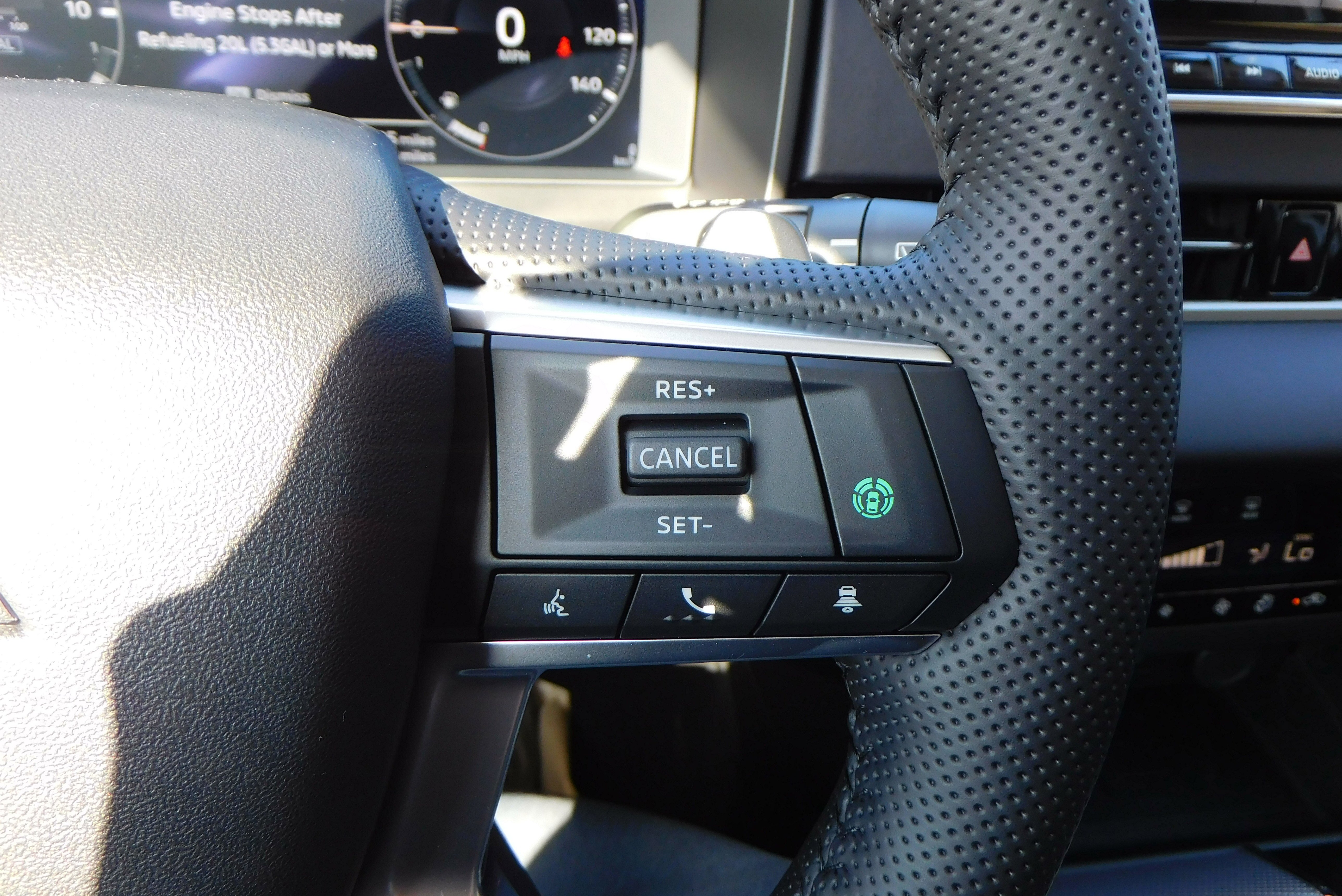 Used 2025 WHITE DIMD Mitsubishi SEL Platinum Edition image 21