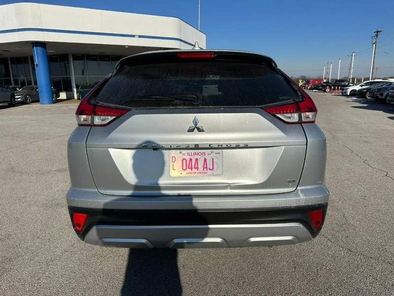 Used 2025 Alloy Silver Metallic Mitsubishi SE S-AWC image 4