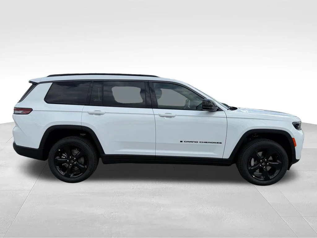 New 2026 Bright White Clear-Coat Exterior Paint Jeep Limited image 30